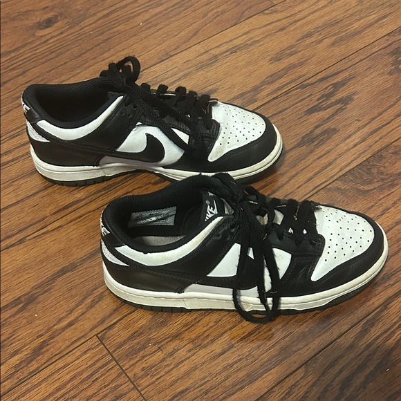 Big kids Nike Pandas. Size 3.5. Used. - Picture 2 of 4